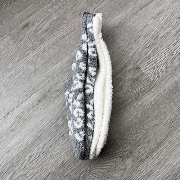 2 Pack of Charter Club Women's Butter Super Soft Fuzzy Crew Socks, Gray/White - Picture 4 of 7